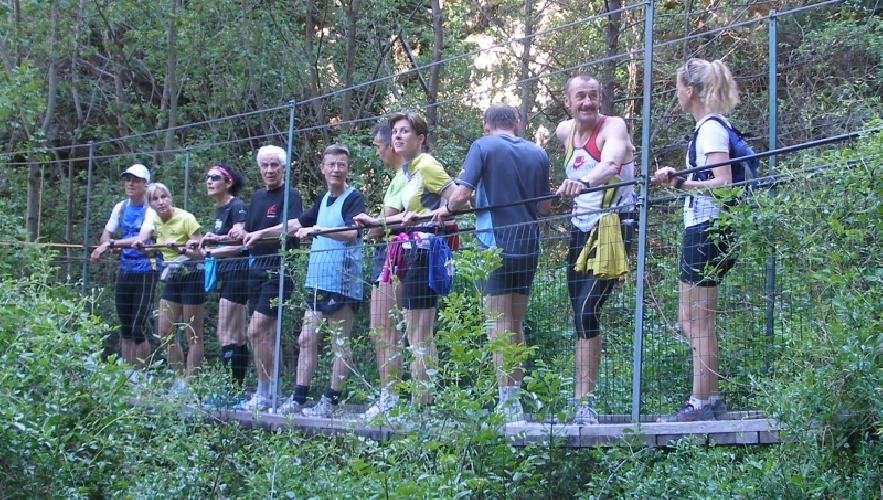 Laufhalt auf der Hängebrücke