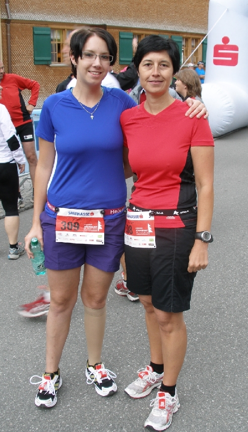 Myriam wird begleitet von Silvia