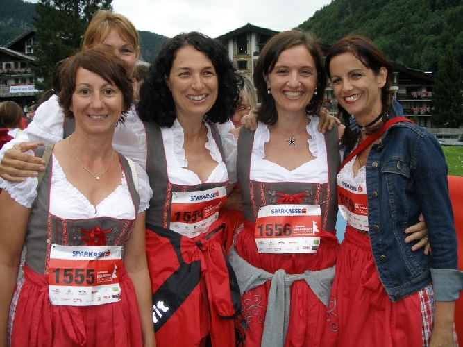 Fast wie in einer Modeschau. Sie nahmen es gemütlich und reihten sich in Startblock «Mit tau» ein.