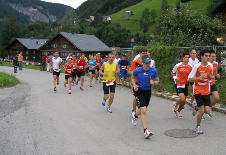 Im Mittelfeld, viele kleinere und grössere Gruppen