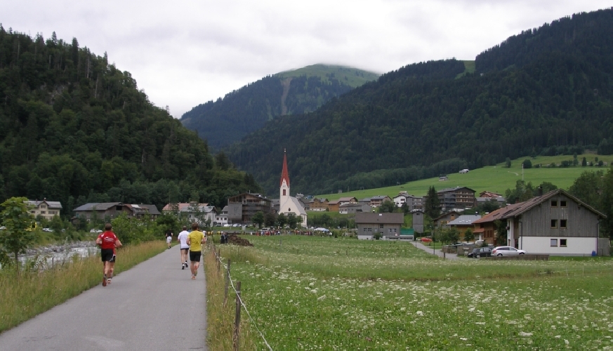 Das Dorf Au im Blickfeld