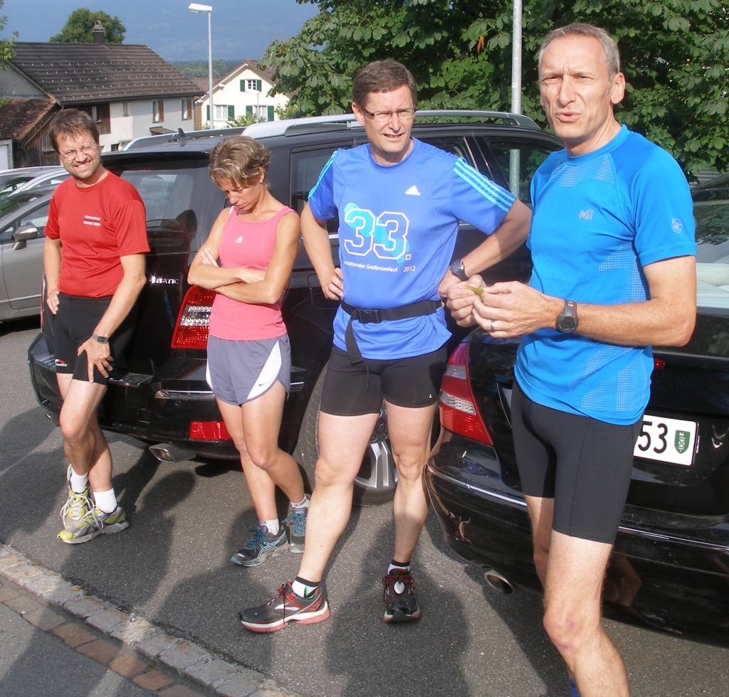 Helmut begrüsst die Milas in Sennwald zum Ferientraining