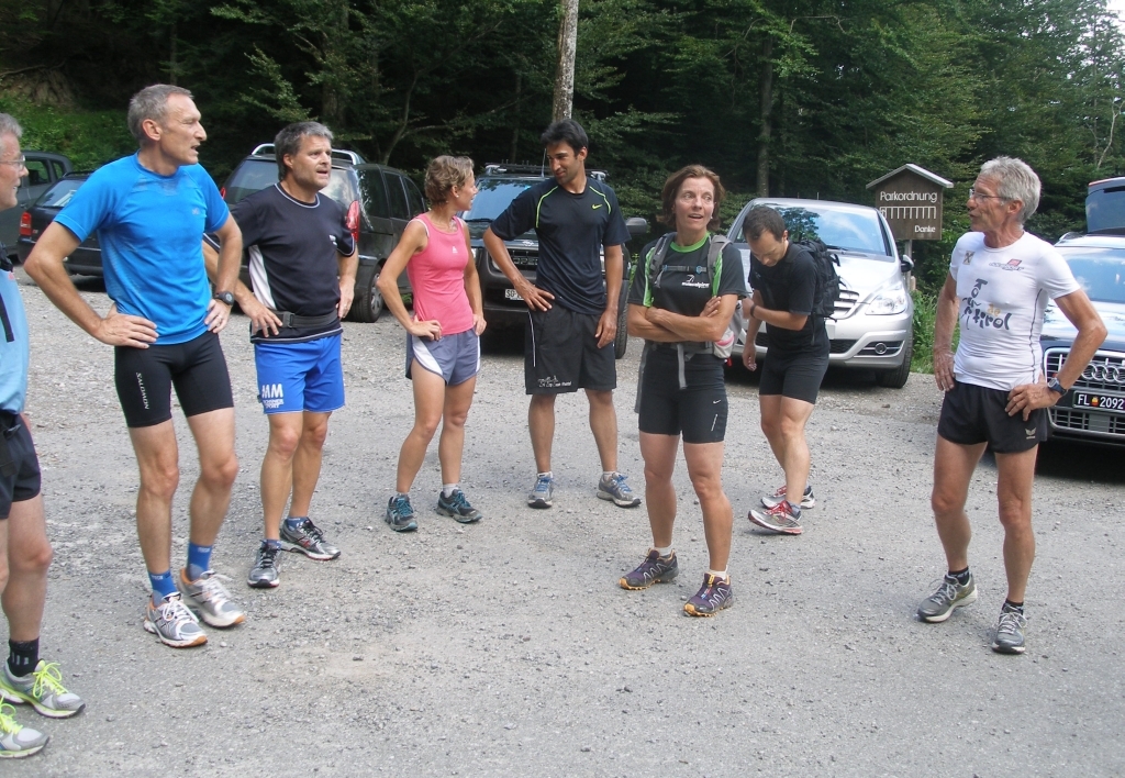 Kurzer Halt bei Halbzeit beim Parkplatz
