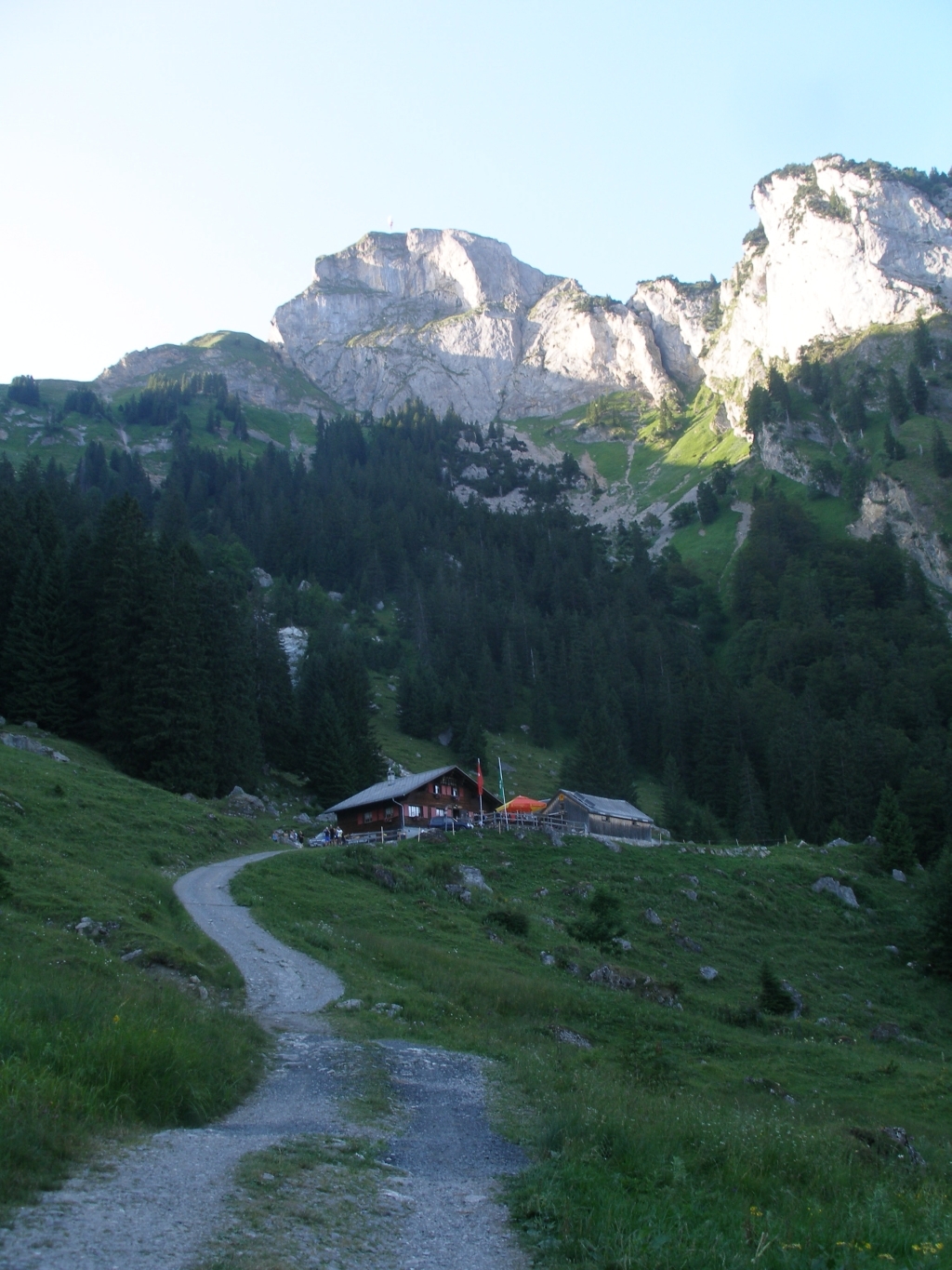 Bald ist sie erreicht, die Alp Rohr unterhalb des Hohen Kastens