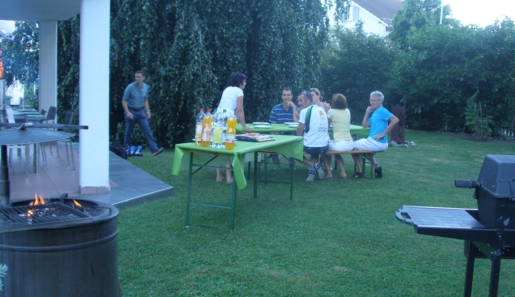 Beste Erholung und Verpflegung im Garten von Christoph und Corinne