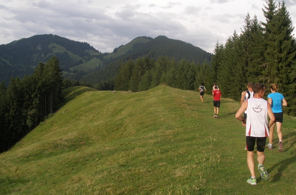 Vorne links: Hohe Kugel