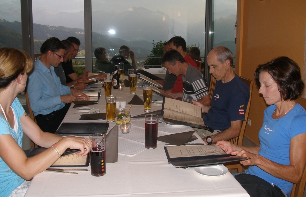 Die Qual der Wahl: Man gönnt sich ja sonst nichts …, ausser ein super Ferientraining mit Panoramablick bis es dunkel ist