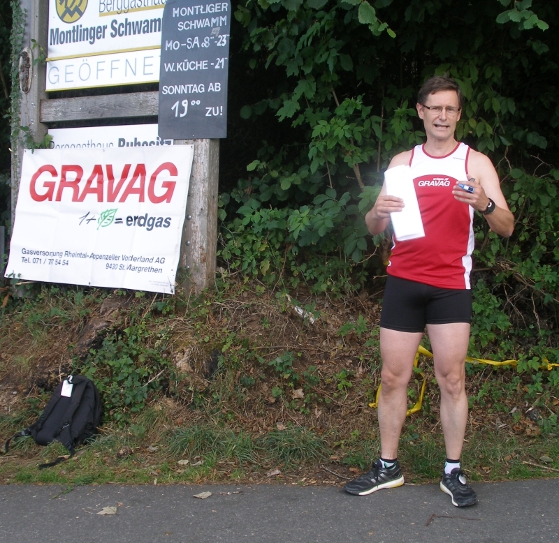 Mila-Präsident begrüsst die Schwammlaufteilnehmer und gibt Hinweise zum Ablauf