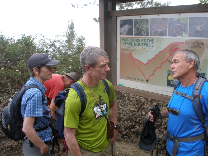 Info Tafeln orientieren über die Rundwanderung mit Aussichtspunkt Cap Noir