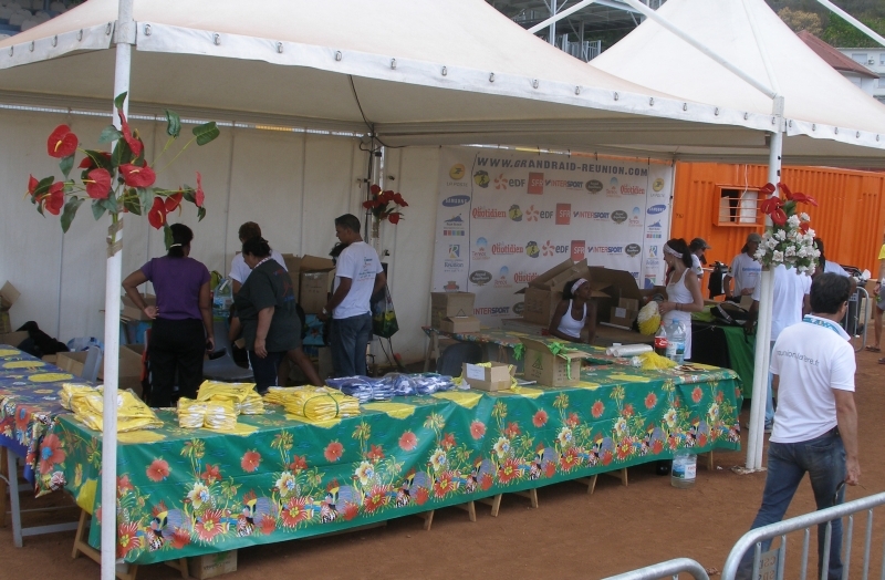 Auch bei der Verteilung der Finishershirts und der Medaillen durfte ich nur zusehen