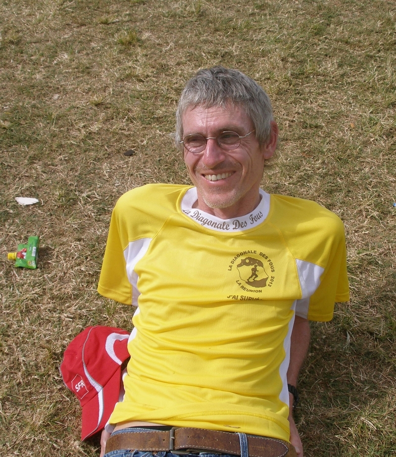 Michael, ein Finisher aus Deutschland ist stolz auf sein Finishershirt