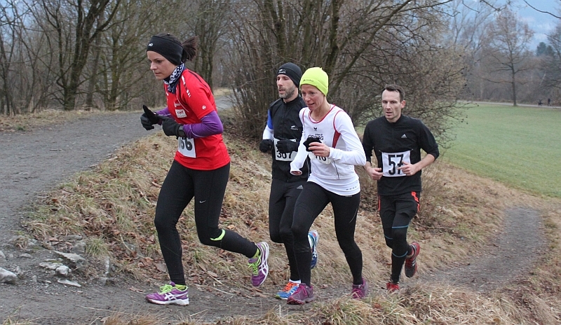 Simone verfolgt von Denise