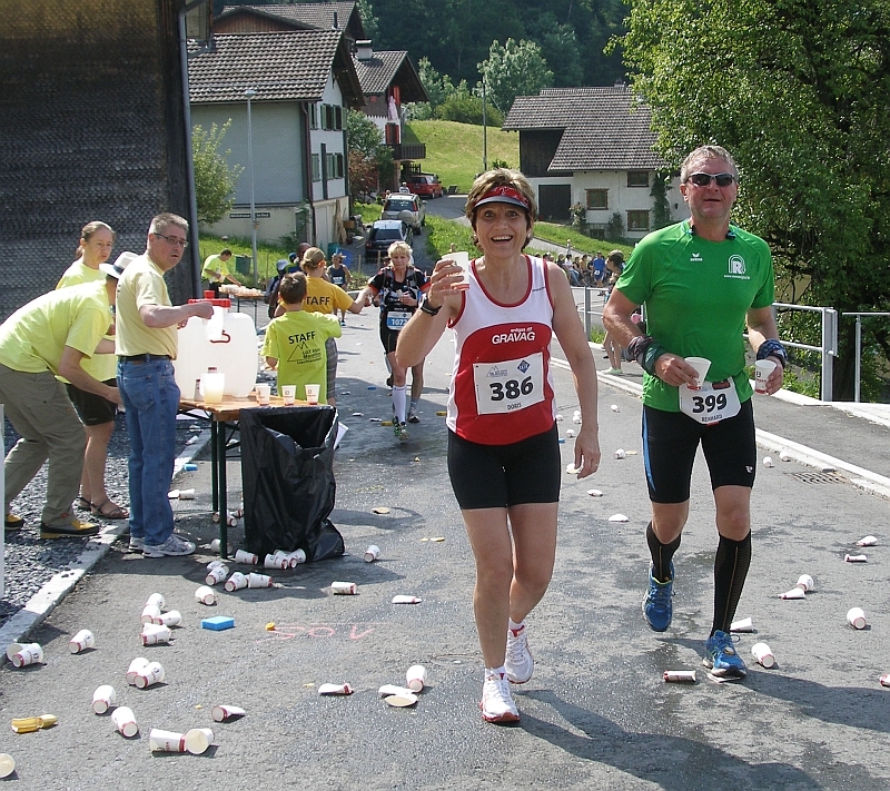 Doris bei der Verpflegung