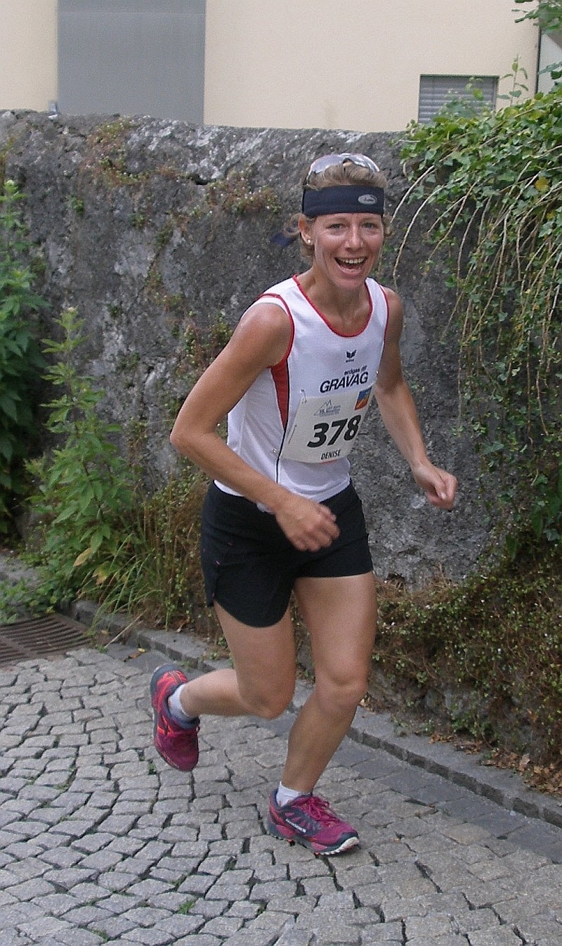 Denise frisch in den ersten Steigungen nach Vaduz