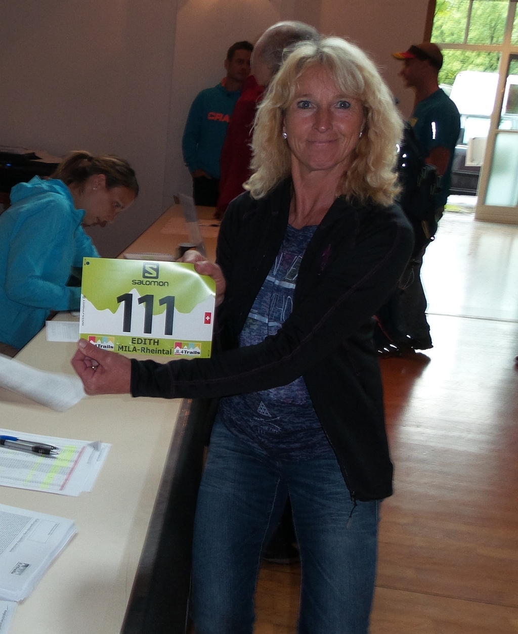 Edith hat ihre Startnummer gefasst