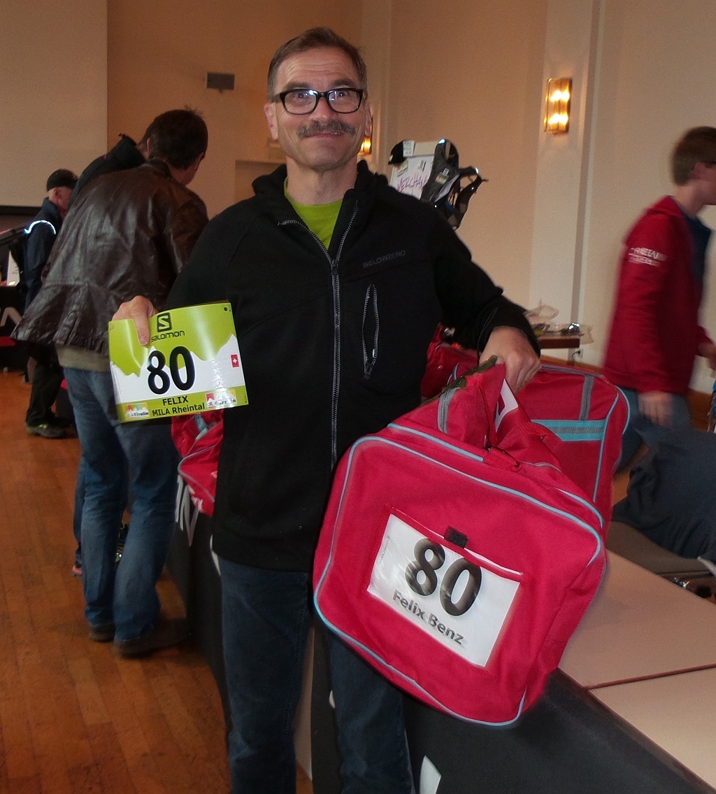 Für das Gepäcktransport bekam jeder eine bereits beschriftete Tasche