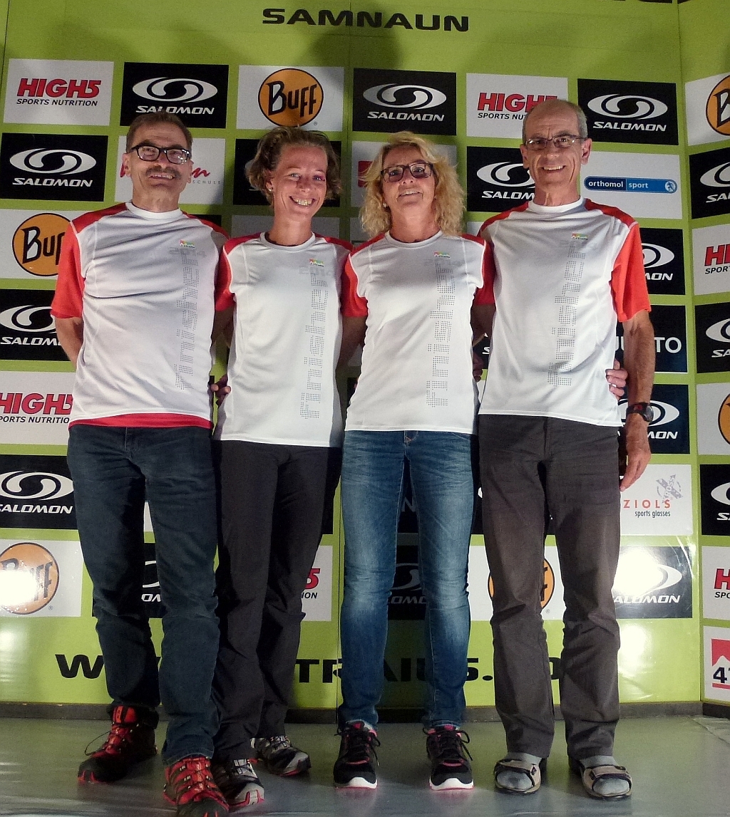 Das erfolgreiche Mila-Quartett pränsentiert mit Stolz ihre Finishershirts