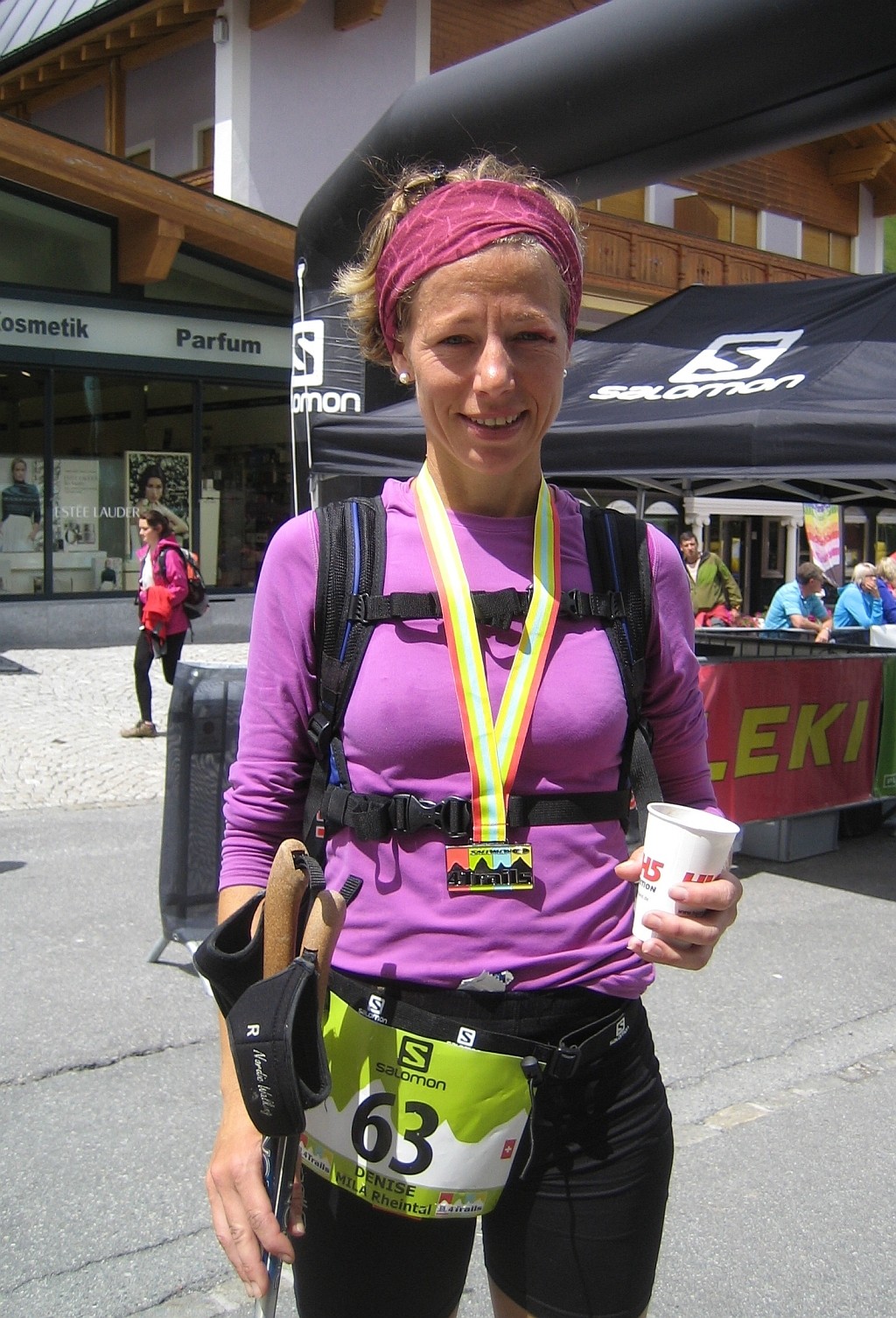 Denise mit Finishermedaille