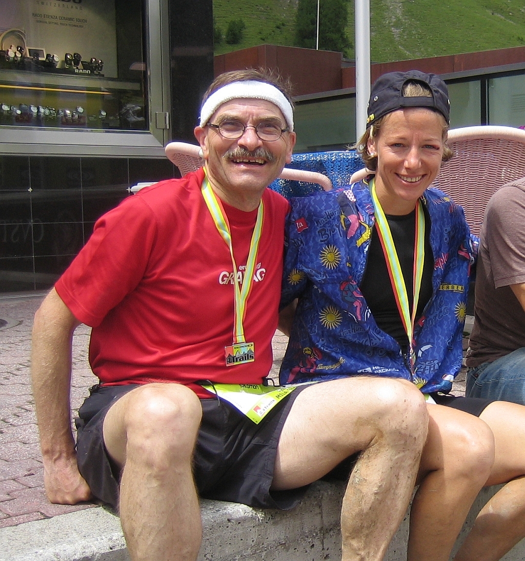 Felix und Denise erwarten im Ziel Berni