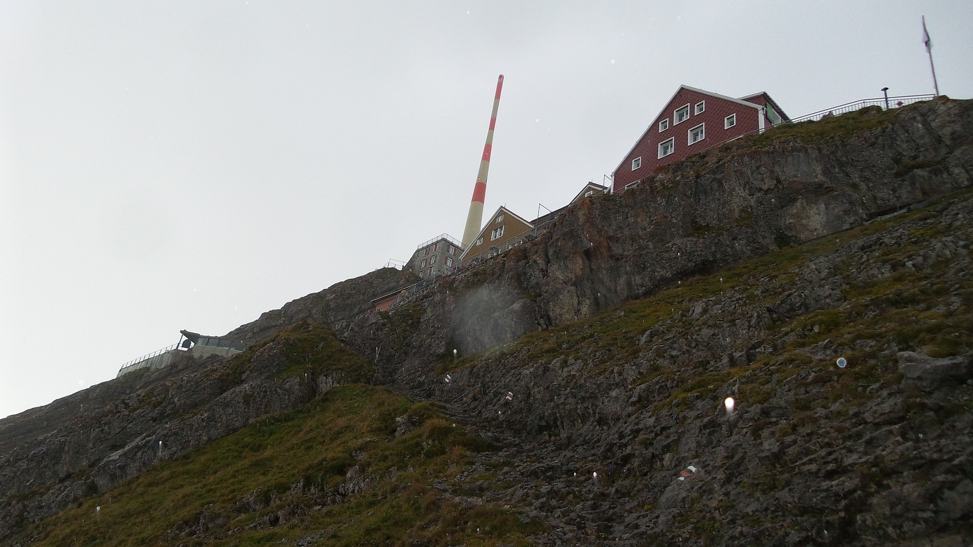 Der Säntisgipfel ist in diesem Moment nebelfrei und bald erreicht