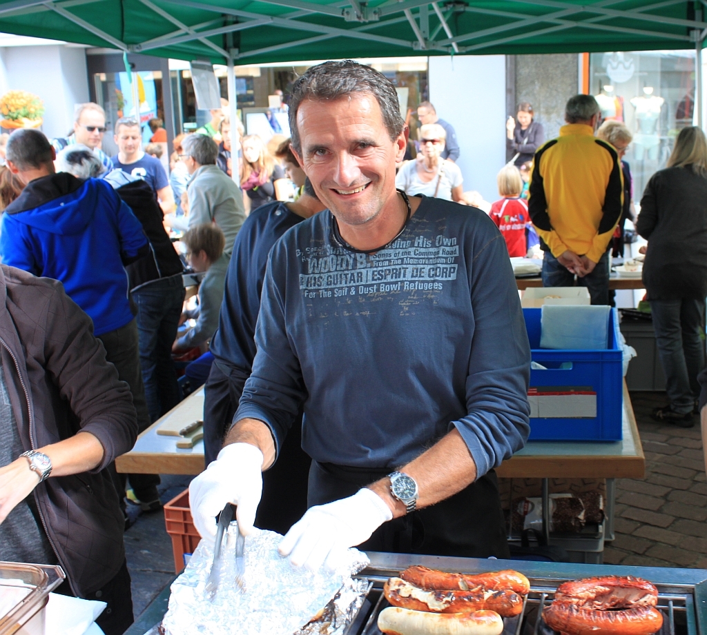 Natürlich gabs in der Festwirtschaft auch die feinen Grillwürste