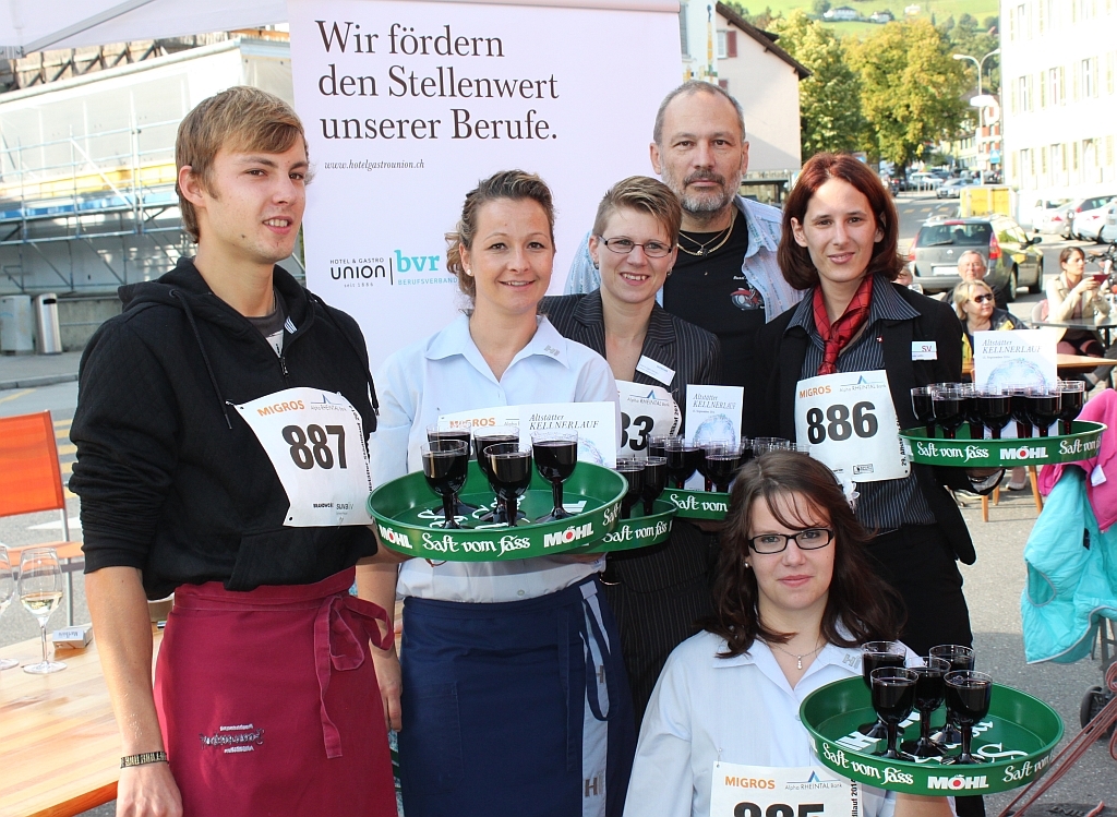 Die Kellner vor dem Start.