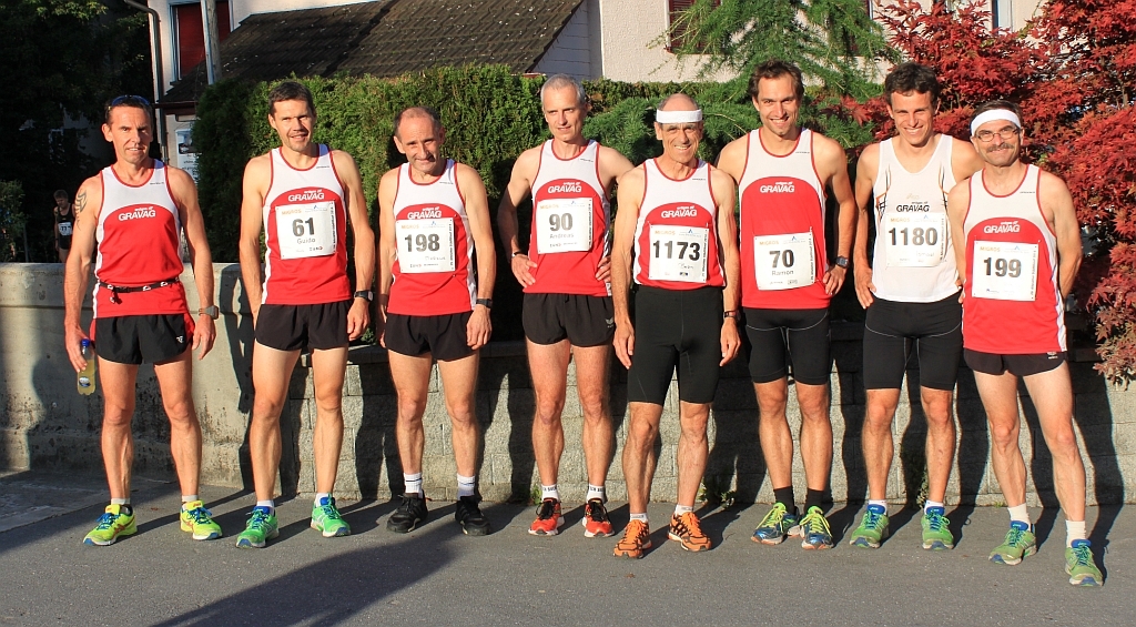 Einen Grossteil der Rotweissen vor dem Start.