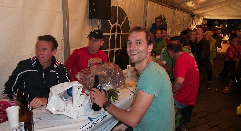 Gute Stimmung am Mila-Tisch im Festzelt