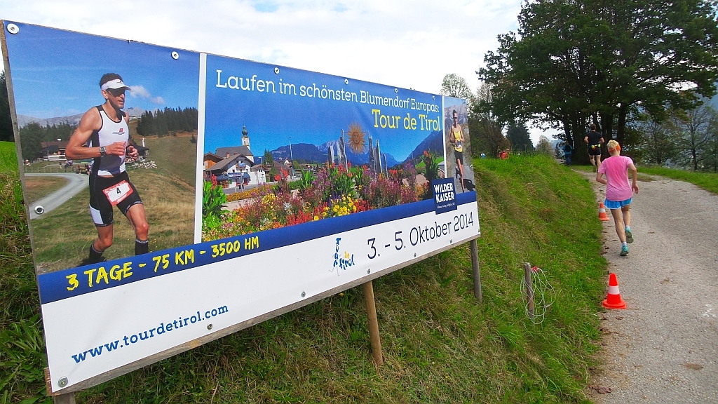 Werbung an der Laufstrecke