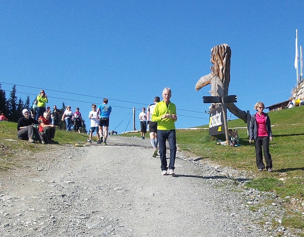 Erwin und Denise erwarten die Milas an der Marathonstrecke bei Kaiserwetter