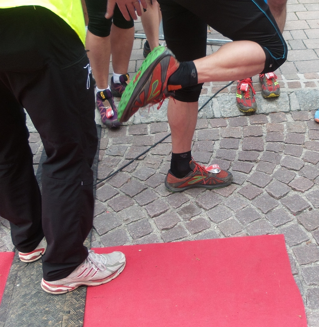 Vor dem Trail über 23 Km wurden die Schuhe bzw. das Profil kontrolliert: Mindestens 3 mm waren erforderlich!