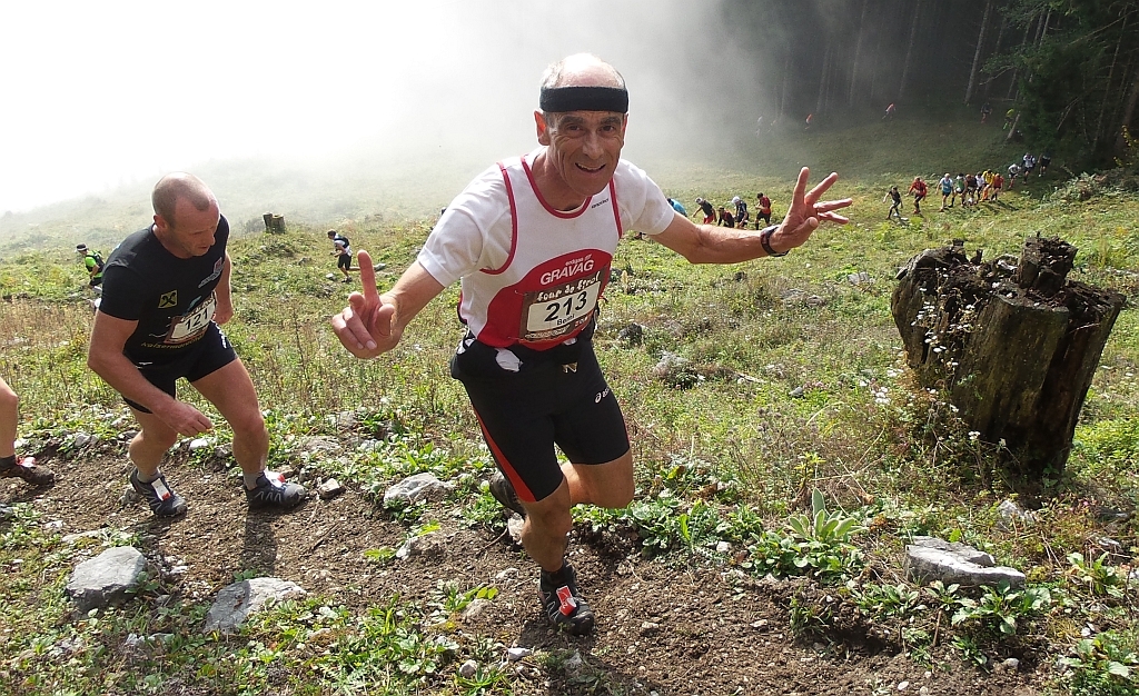 Berni stürmt aus dem Nebel an die Sonne