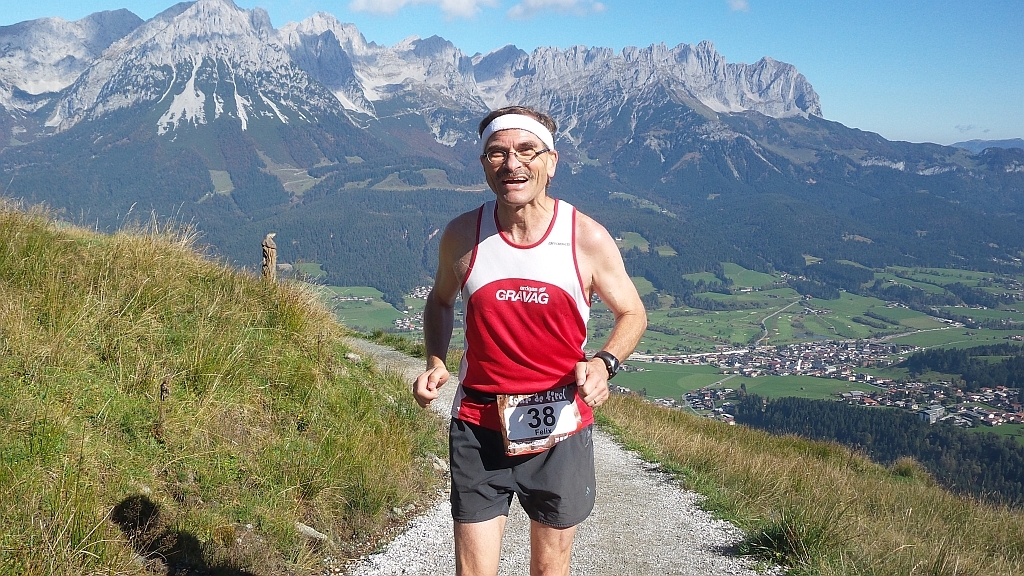 Felix, im Hintergrund das Kaisergebirge