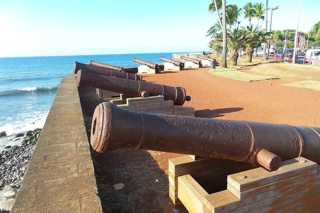 Sightseeing in der Hauptstadt St. Denise: Park am Meer