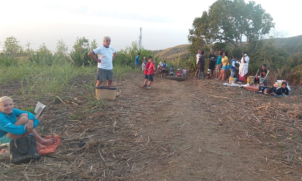 Einige Einheimischen waren entlang der Strecke