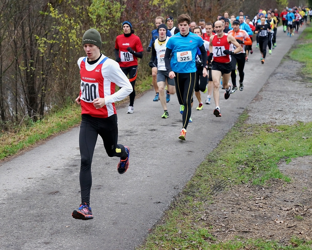 Jakob Mayer zieht gleich nach dem Start Weg