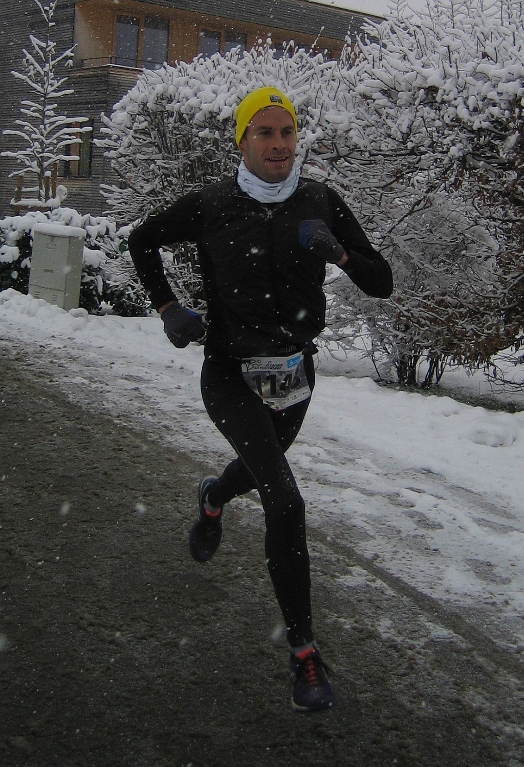 Mathias fliegt über den Pflutsch