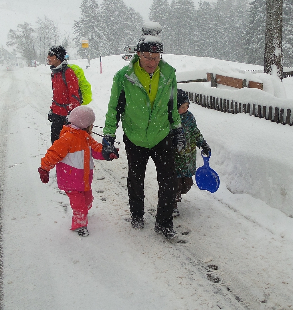 Erwin führt die Grosskinder