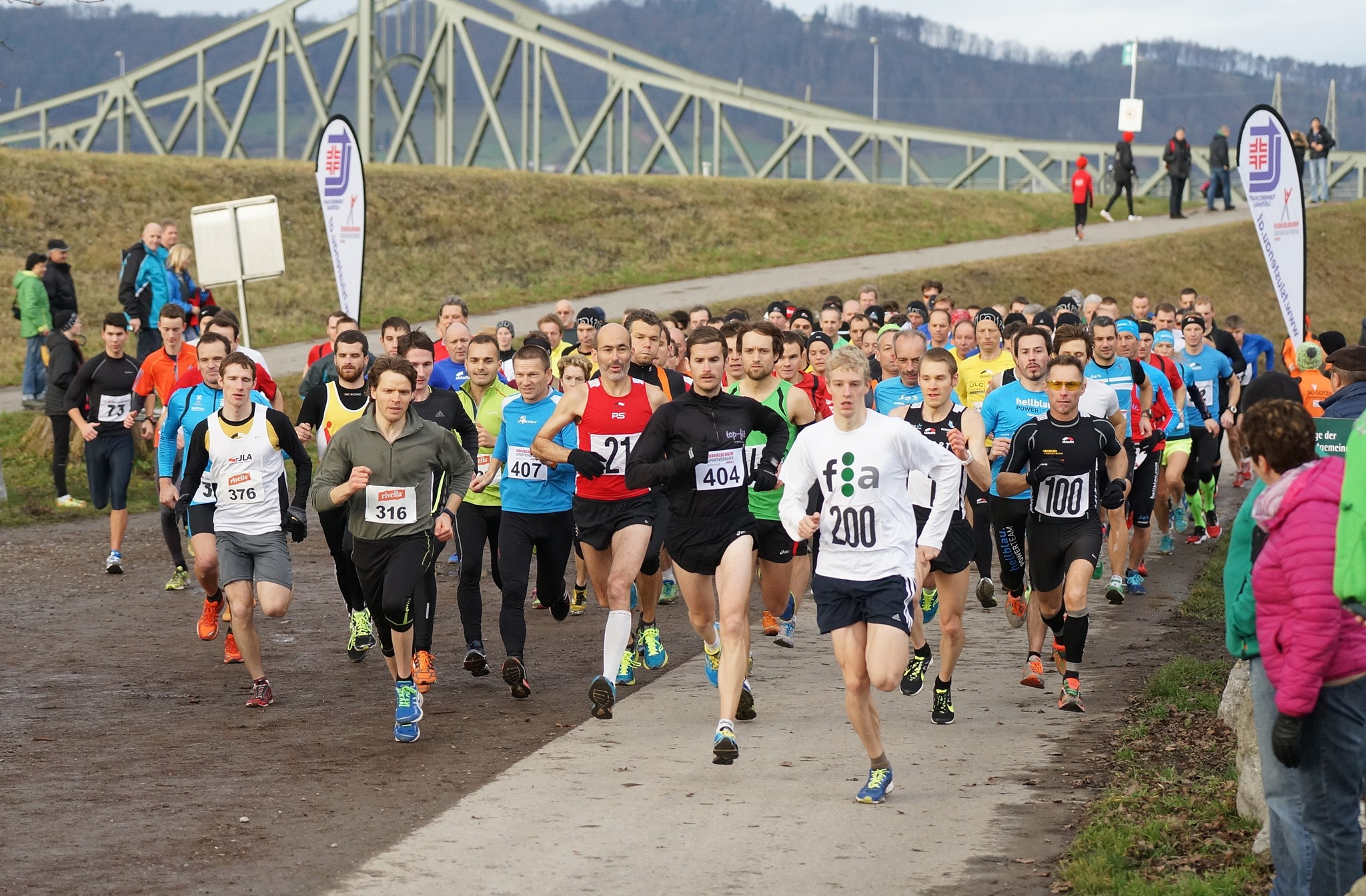 Jakob Mayer (vorne rechts) lief bei allen Rennen, an denen er dabei war, allen anderen davon
