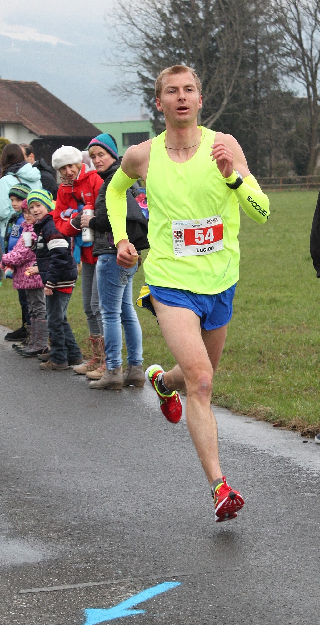 … Lucien Epiney in Oberriet startete und den Einheimischen den Sieg wegschnappte (1:11:07)