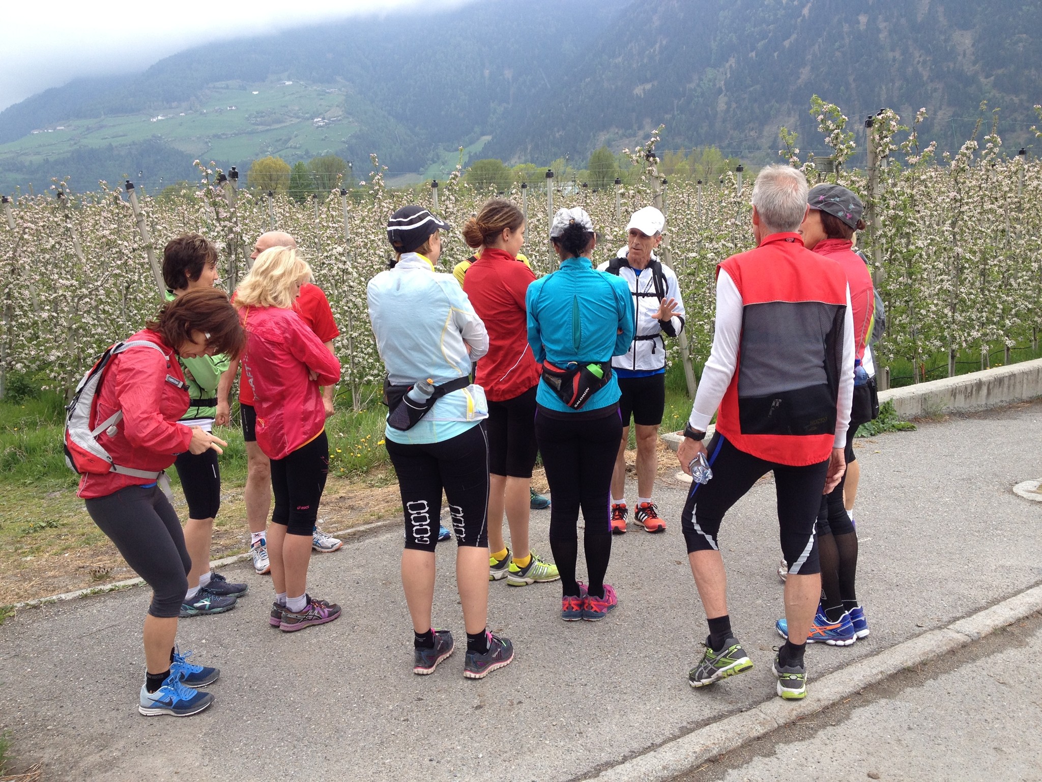 Berni instruiert für den Long Run Eyers nach Schlanders (16 km)