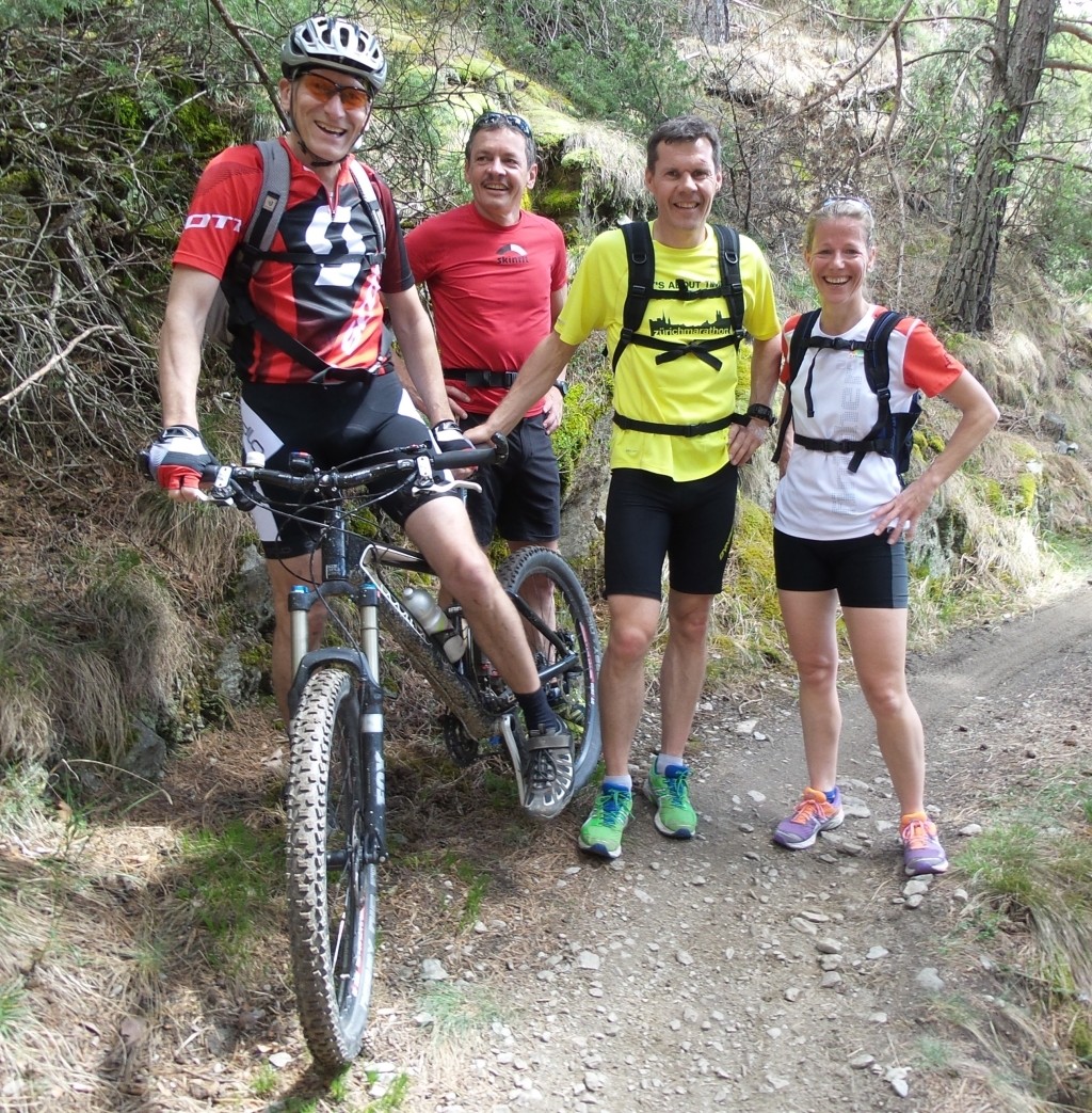 Helmut mit dem Bike