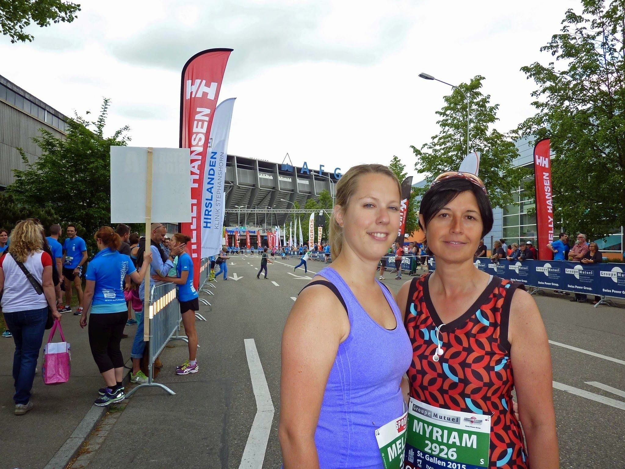 Melanie und Myriam vor dem Start zum 10 KM-Lauf