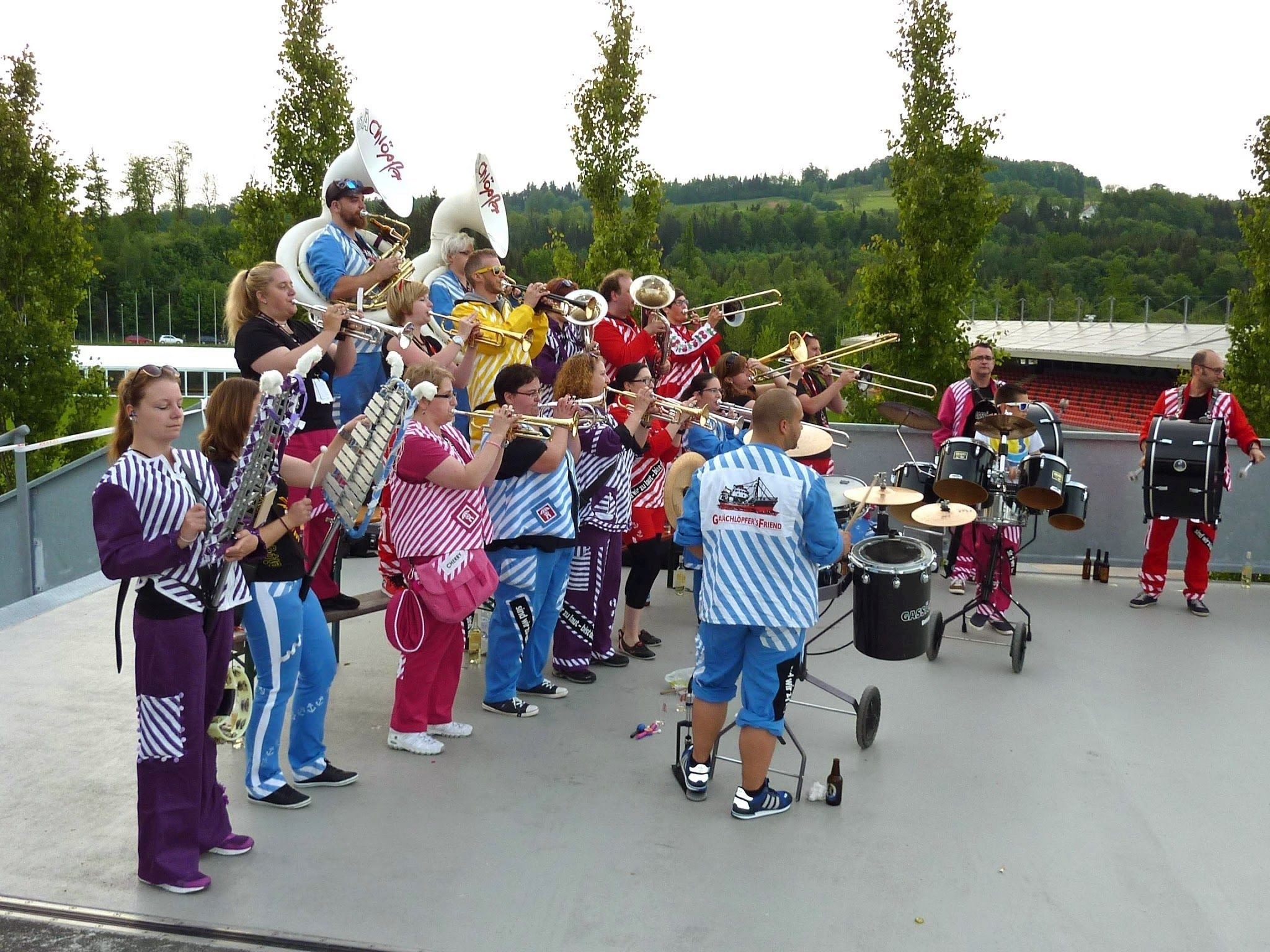 Musikalische Begleitung vor dem Stadion