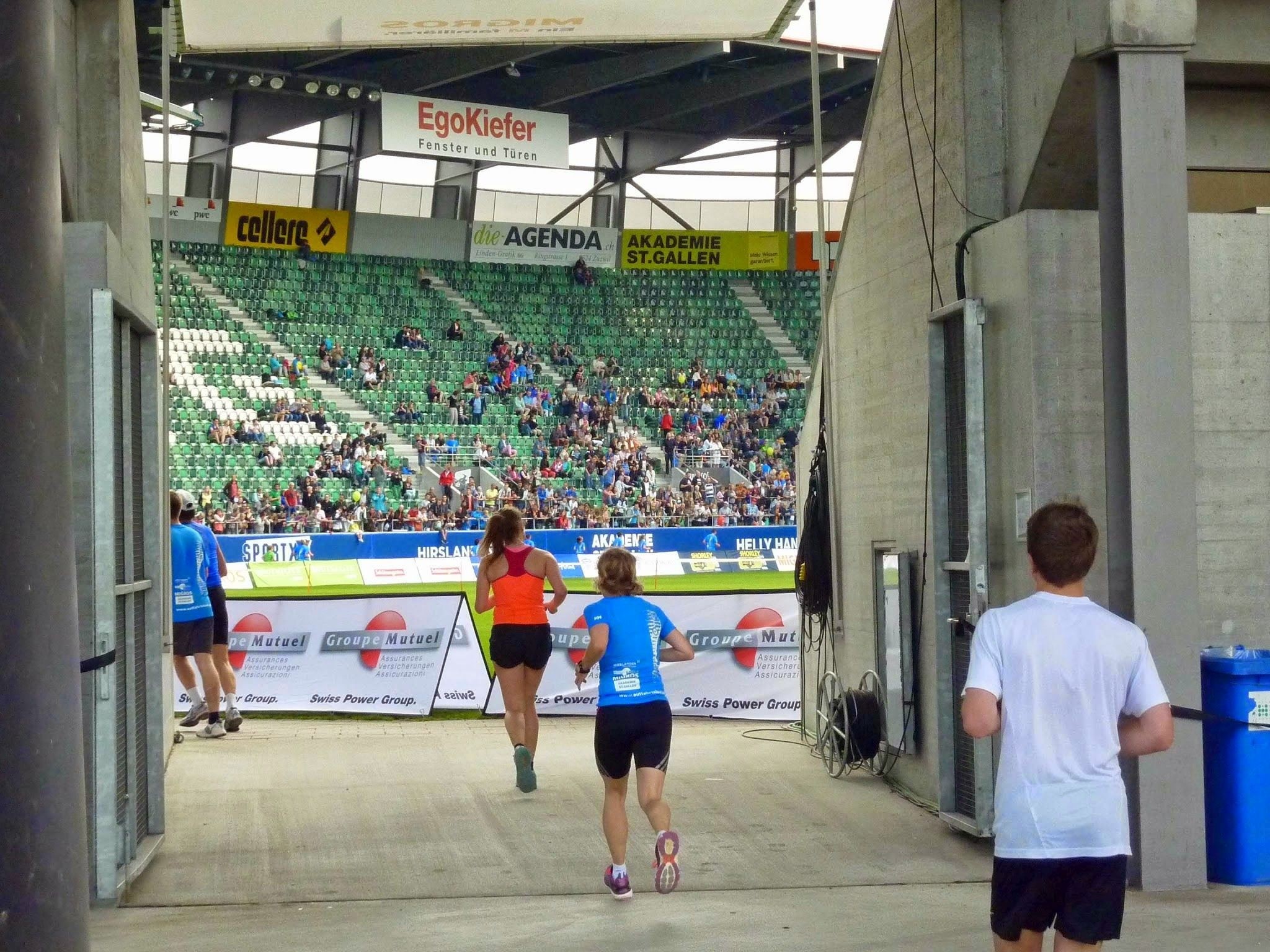 Durchs ARENA-Tor und noch 200 Meter …