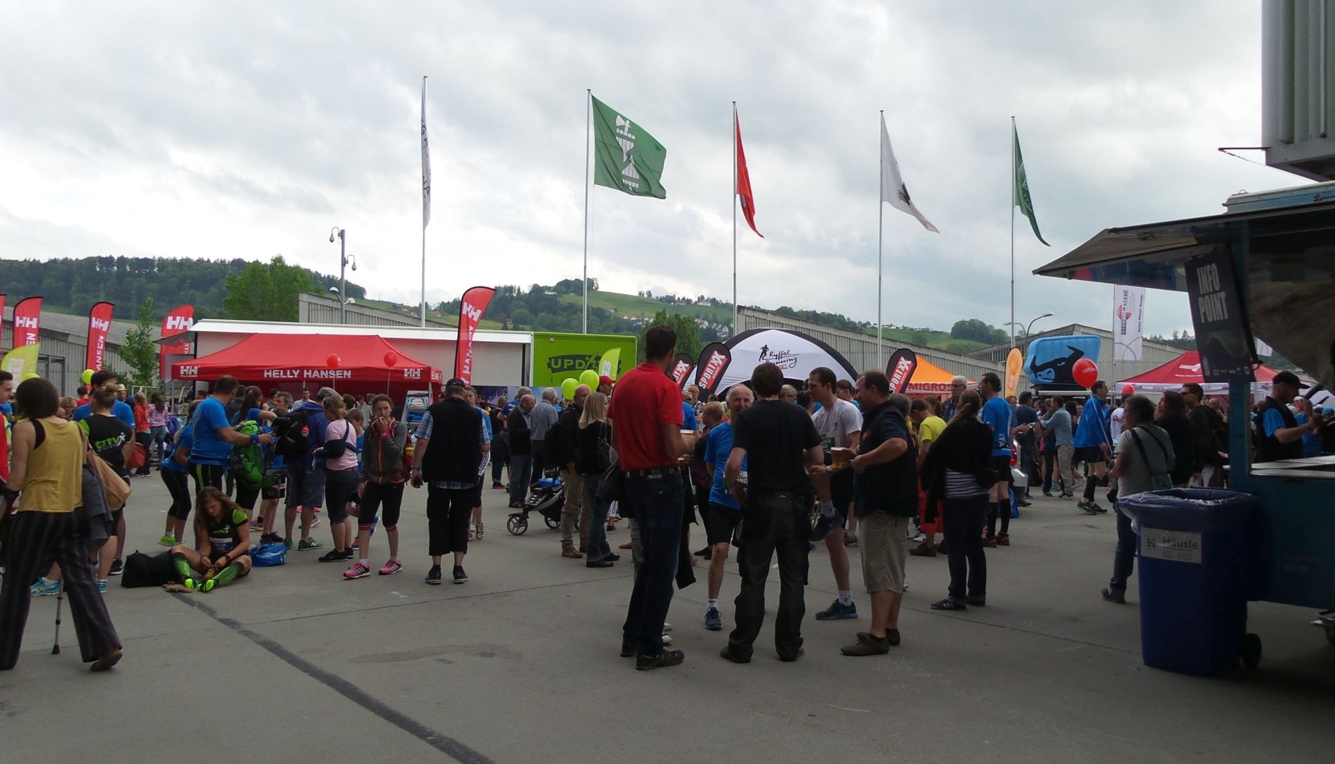 Viel Betrieb auf der Eventplattform der AFG-Arena vor und nach den beiden Läufen