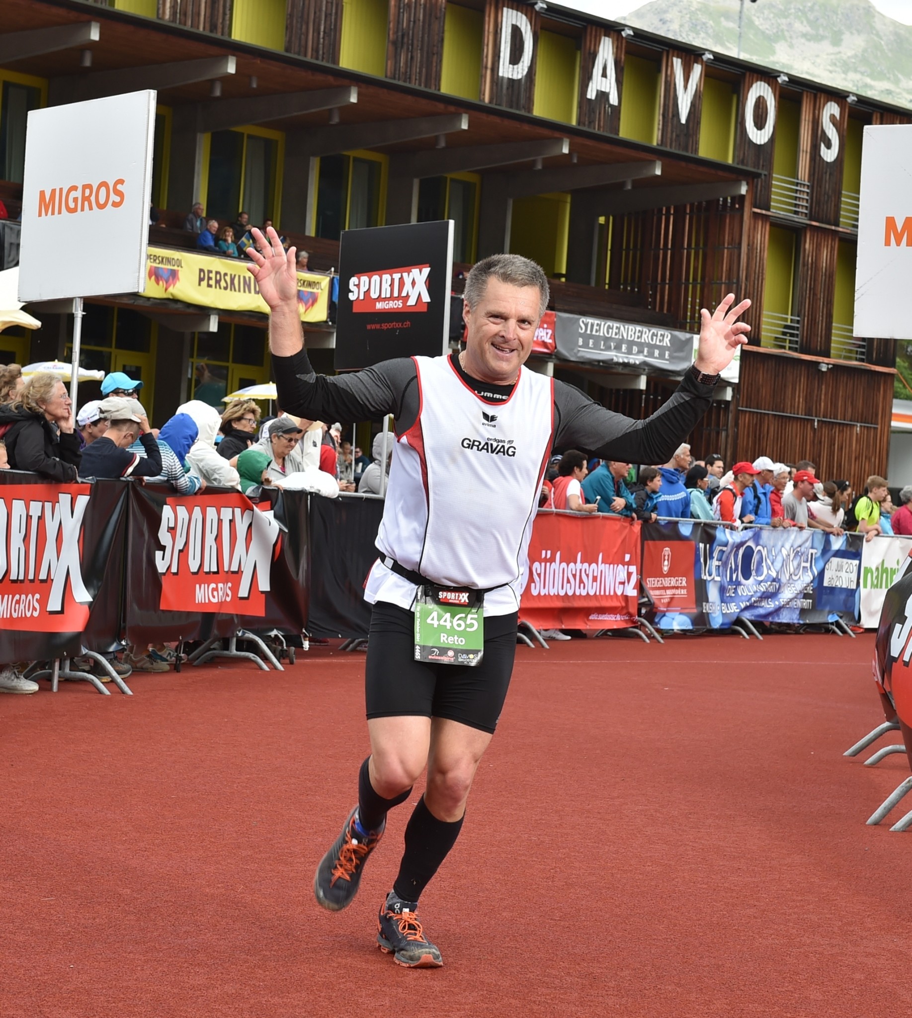 Reto im Ziel des S42