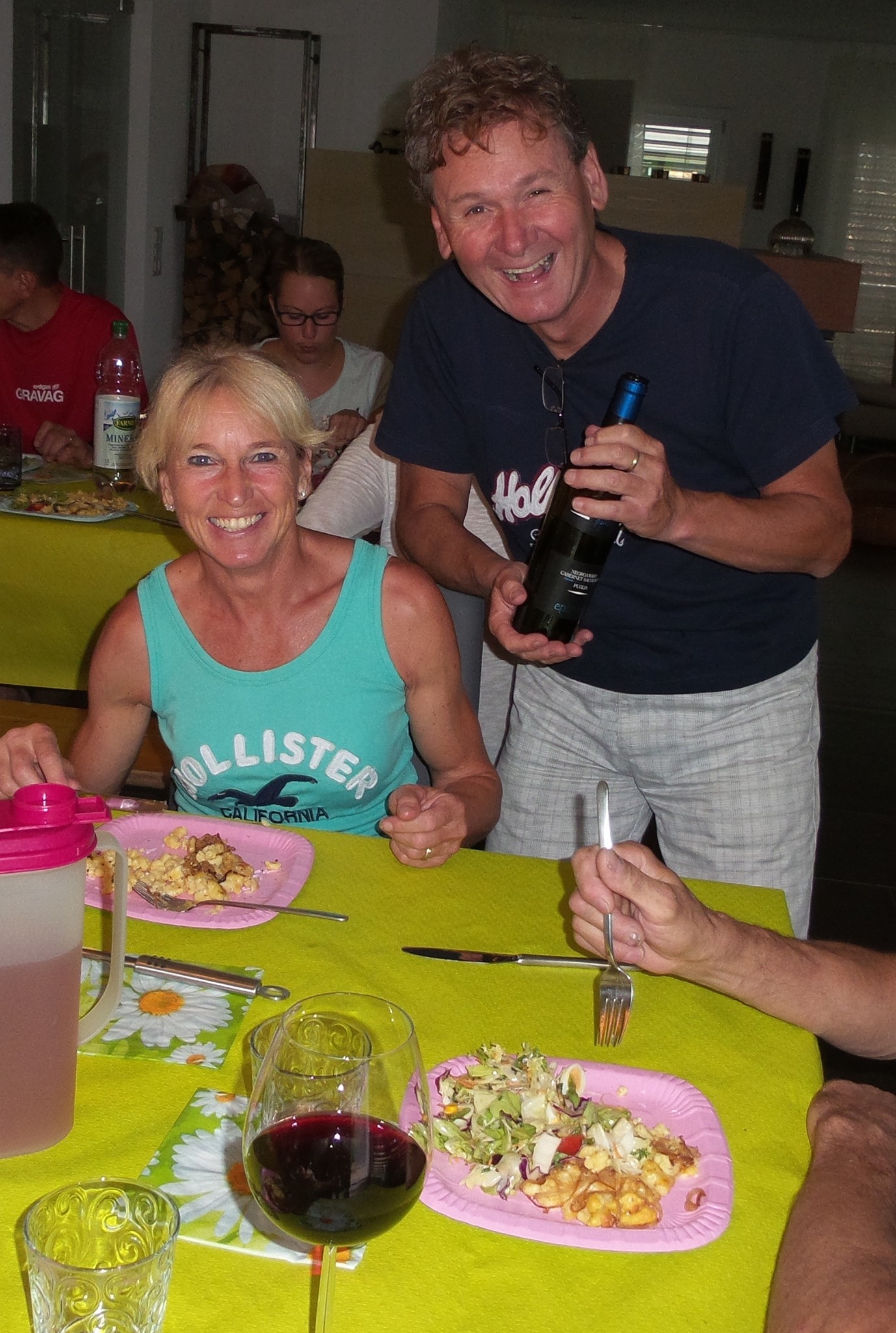 Edith und Fredi, die Gastgeber freuen sich über den gelungenen ersten Mila-Sommeranlass