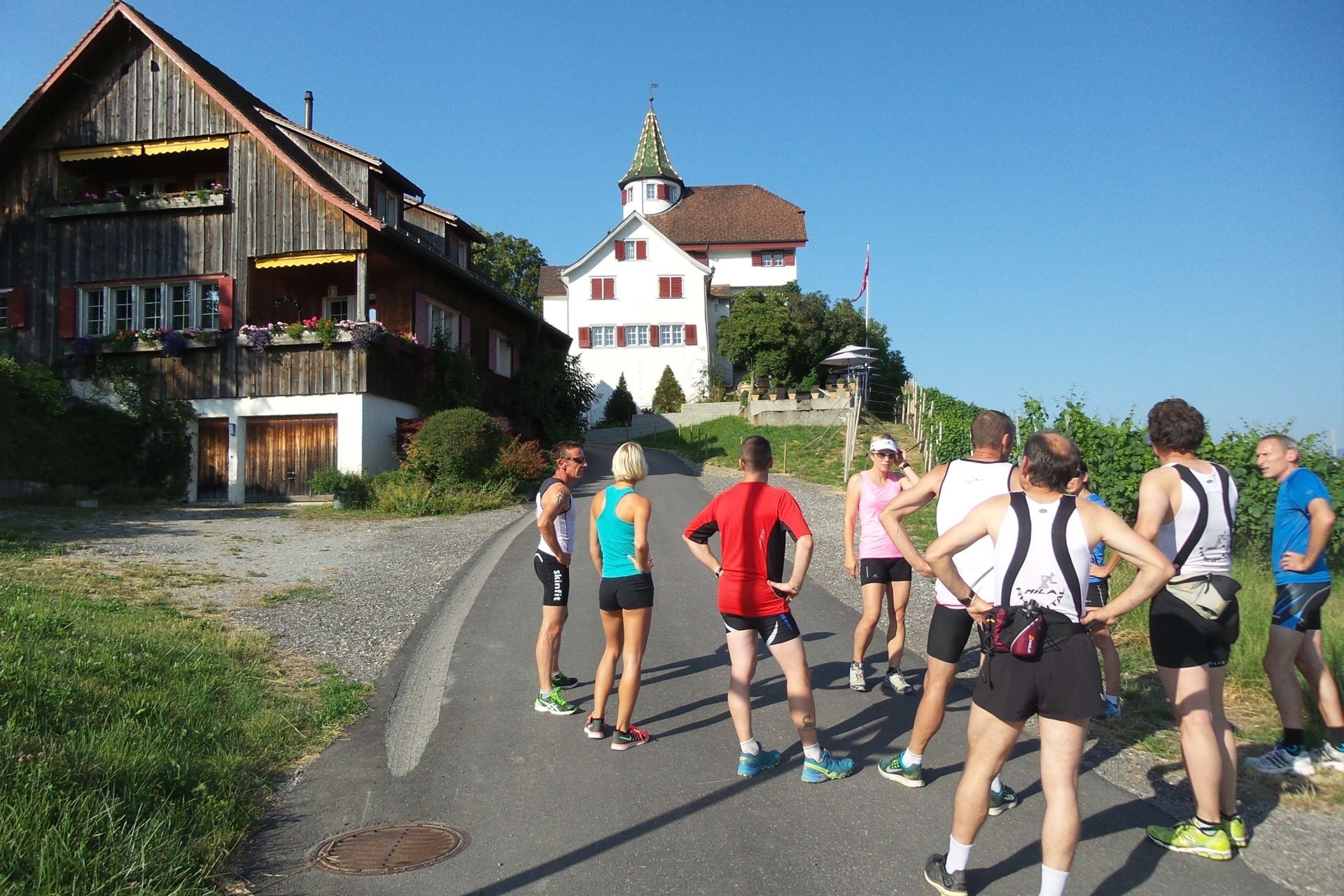 Vorbei am Schloss Weinstein