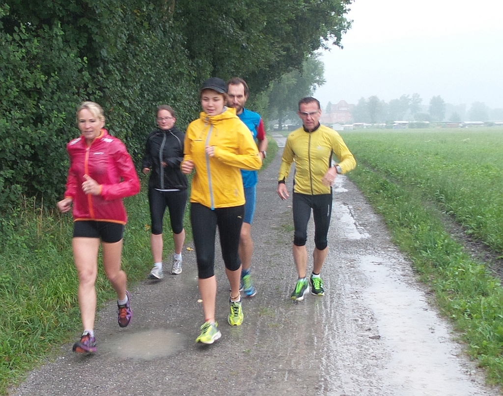 Bei Regen gings los ….